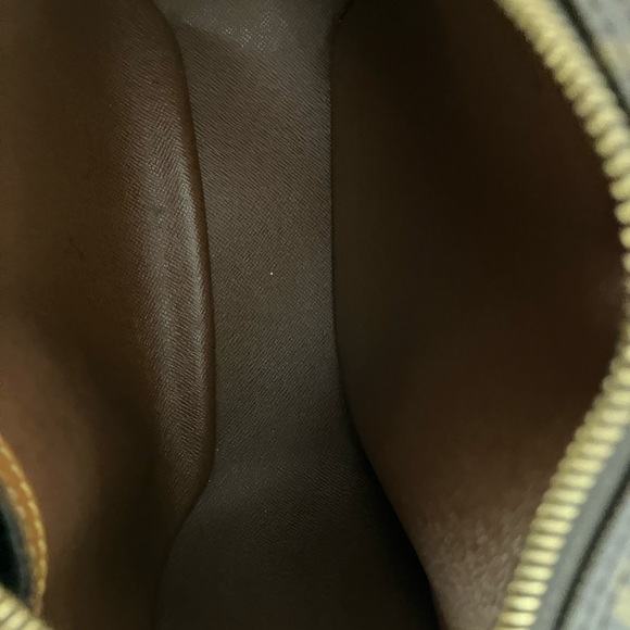 Louis Vuitton Blois Crossbody - Picture 11 of 13